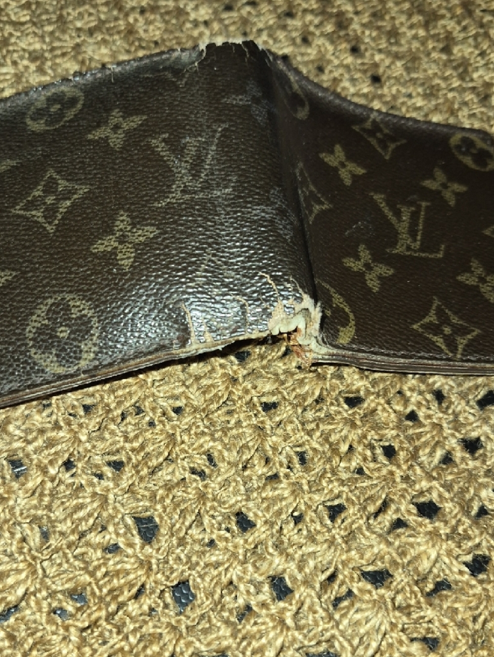 Louis Vuitton Monogram Canvas Bi-fold Wallet - Picture 5 of 8
